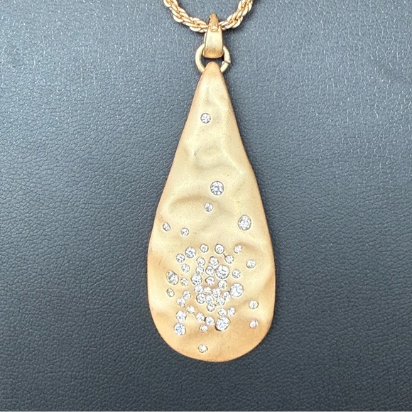 Lovely Satin Finish Gold Tone Teardrop Pendant Necklace With Rhinestone Accents - Picture 4 of 5